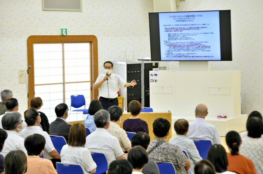 講演会の様子(長崎平和会館で)