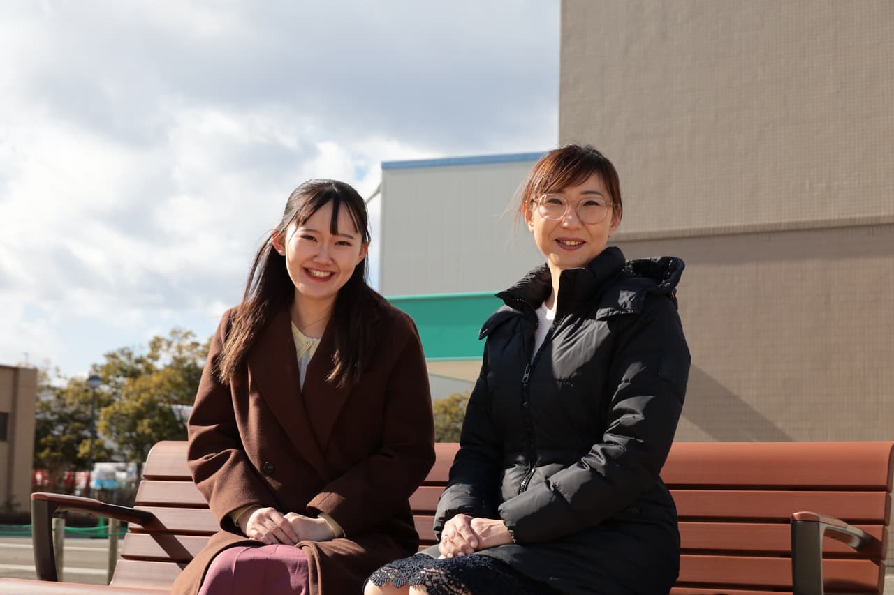 <左:娘の愛梨さん、右:母の理香さん>