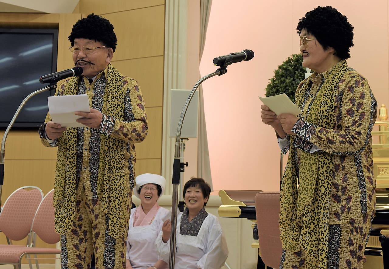 <有志で結成された「負げでたまっか劇団」>