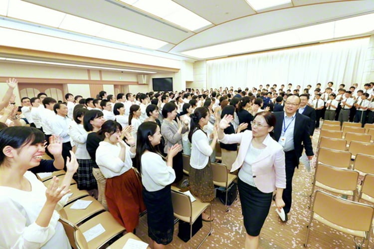  中国最大の青年団体「中華全国青年連合会（全青連）」と学会青年部が交流（18年7月、東京・新宿区で）