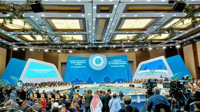 首都ヌルスルタンの独立宮殿で行われた「世界伝統宗教リーダー会議」