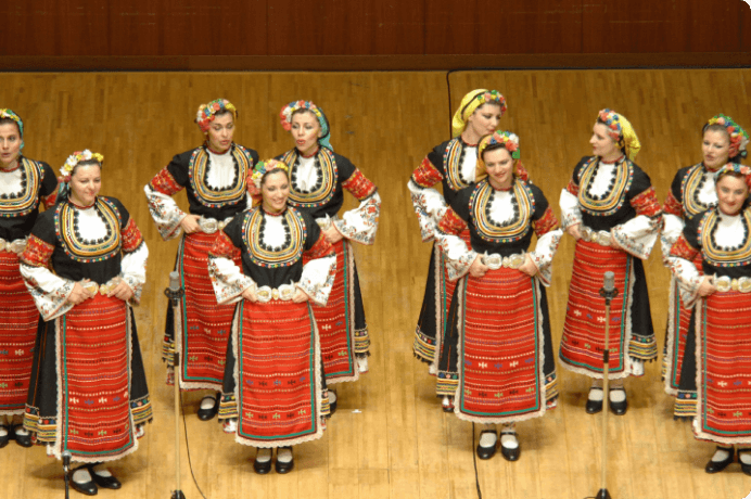 画像:ブルガリア国立フィリップ・クテフ合唱団の公演（2007年８月　東京芸術劇場）