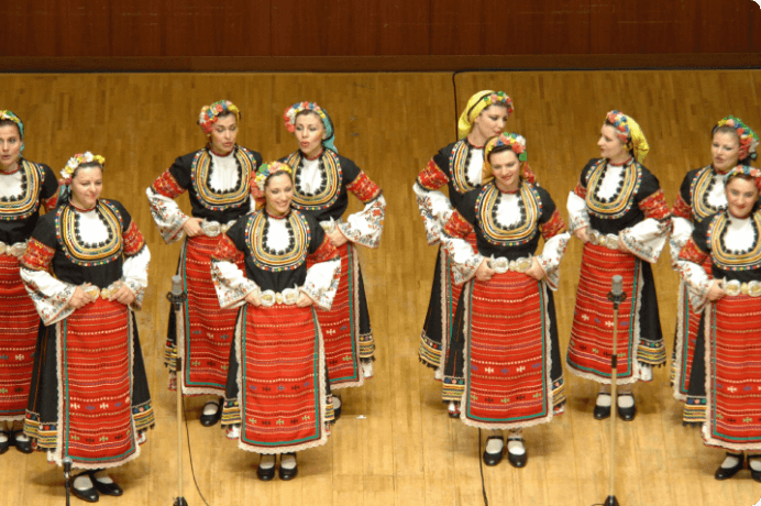 画像:ブルガリア国立フィリップ・クテフ合唱団の公演(2007年8月 東京芸術劇場)