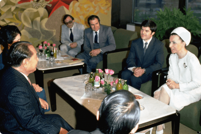 画像:ソフィアの文化宮殿でジフコワ文化大臣と会見
（1981年５月）