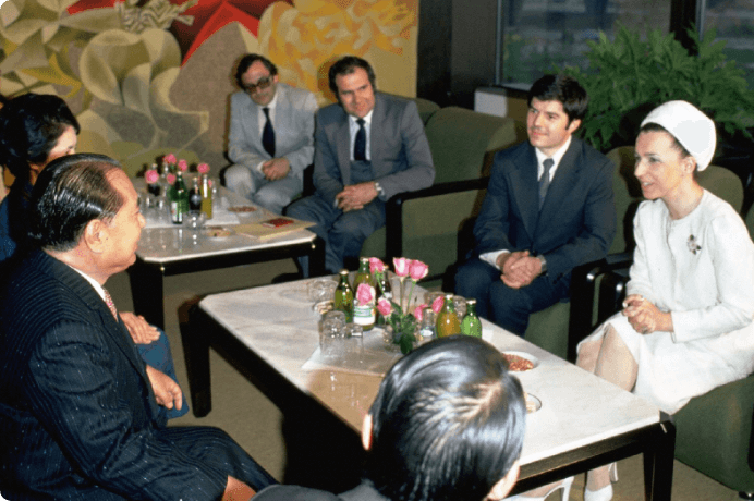 画像:ソフィアの文化宮殿でジフコワ文化大臣と会見
(1981年5月)