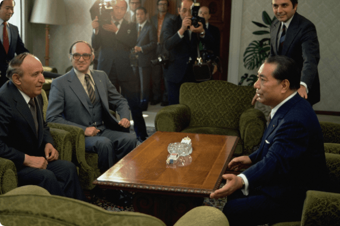 画像:ブルガリア国家評議会を訪問ジフコフ議長と会見（1981年５月）