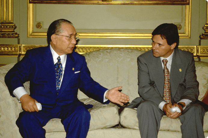 画像:国立ローマス・デ・サモーラ大学のクレール総長と会談(1993年2月)