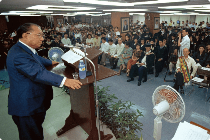 画像:フィリピン大学（フィリピン）1991年