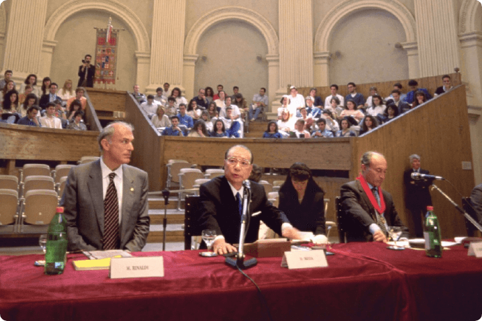 画像:ボローニャ大学（イタリア）1994年