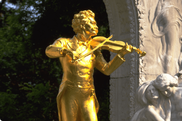 画像:オーストリア・ウィーン市内にあるヨハン・シュトラウス二世の像 