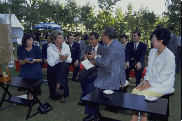 画像:サイフェルト氏(当時、文部次官)と会談(1992年 北海道)