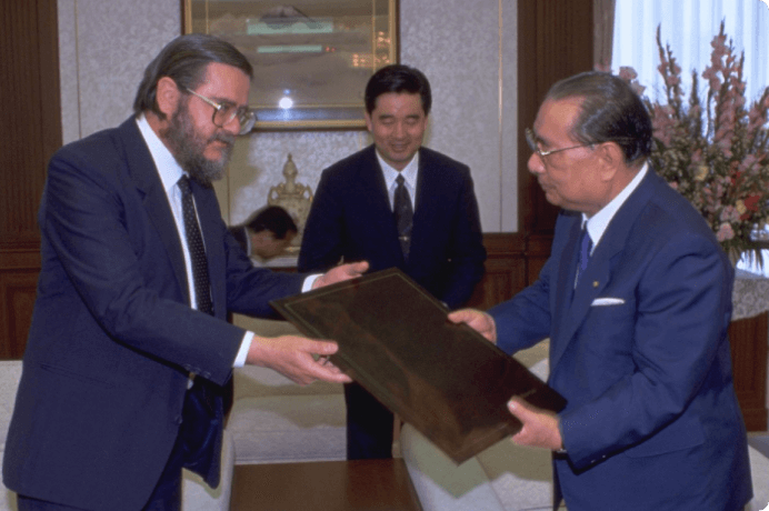 画像:サンパウロ美術館のマガリャンエス館長と会談(1990年)