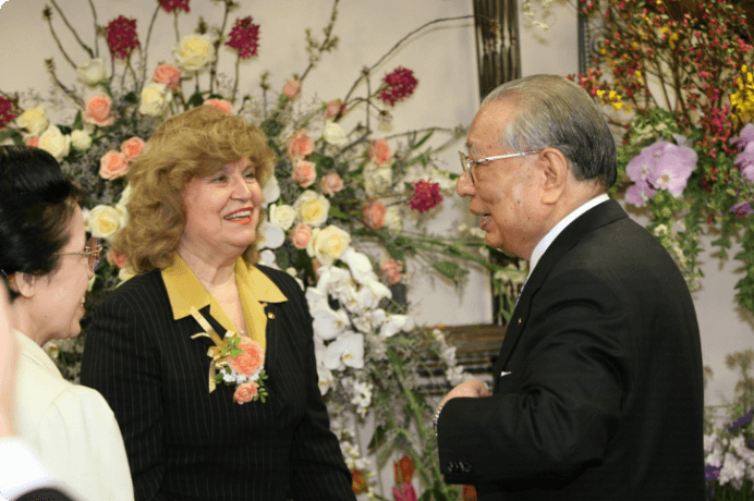 画像:対談集を編んだジュロヴァ博士と再会(2006年・東京)