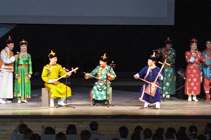 画像:モンゴル国立歌舞団の公演(1996年 神奈川)
