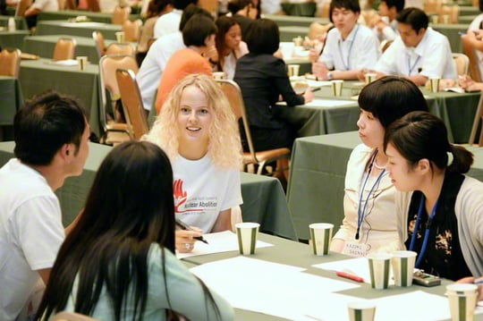 広島で行われた「核兵器廃絶のための世界青年サミット」（2015年）