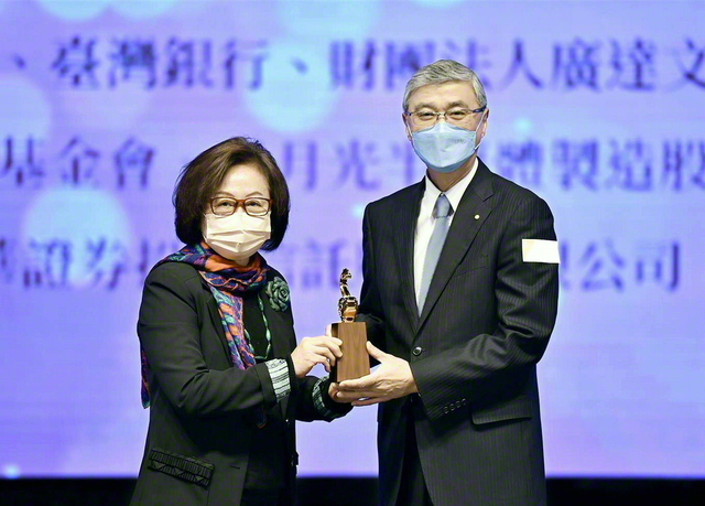 授与式の様子(台北市の国父記念館で)