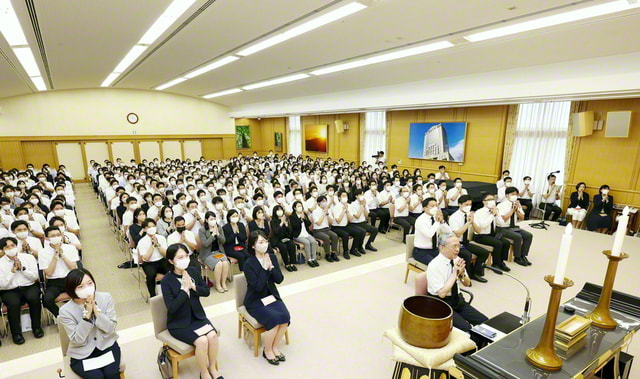 世界平和祈念 戦没者追善法要」 原田会長が出席し厳粛に｜創価学会公式