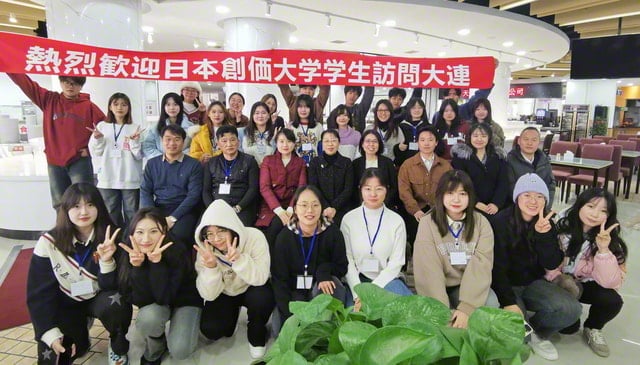 画像 大連工業大学外国語学院で行われた学生読書交流会。参加者が日中友好の道を歩む決意に満ちて