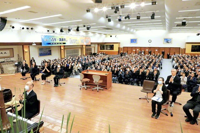 画像 香港の追善勤行法要。師への尽きせぬ感謝と池田門下の誇りを胸に立正安世界の実現へ、異体同心の団結で進みゆくことを誓い合った(19日、香港文化会館で)