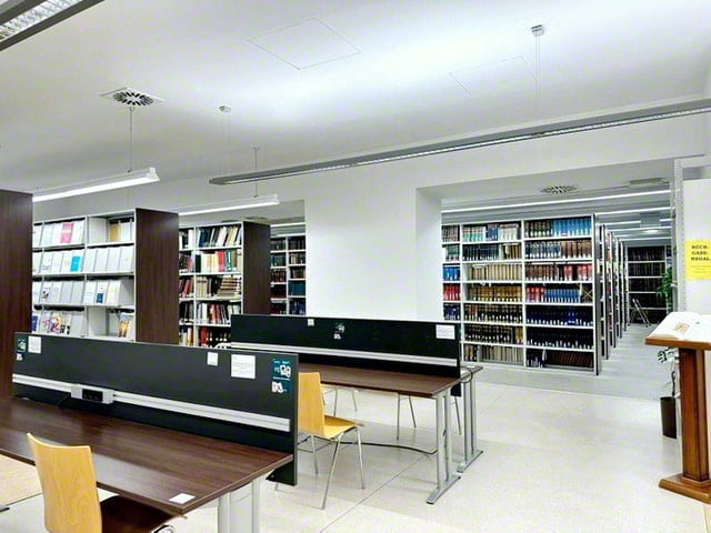 ウィーン大学の宗教関連書籍を主に所蔵する図書館