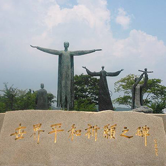 【中国平和記念墓地公園】世界平和祈願之碑01